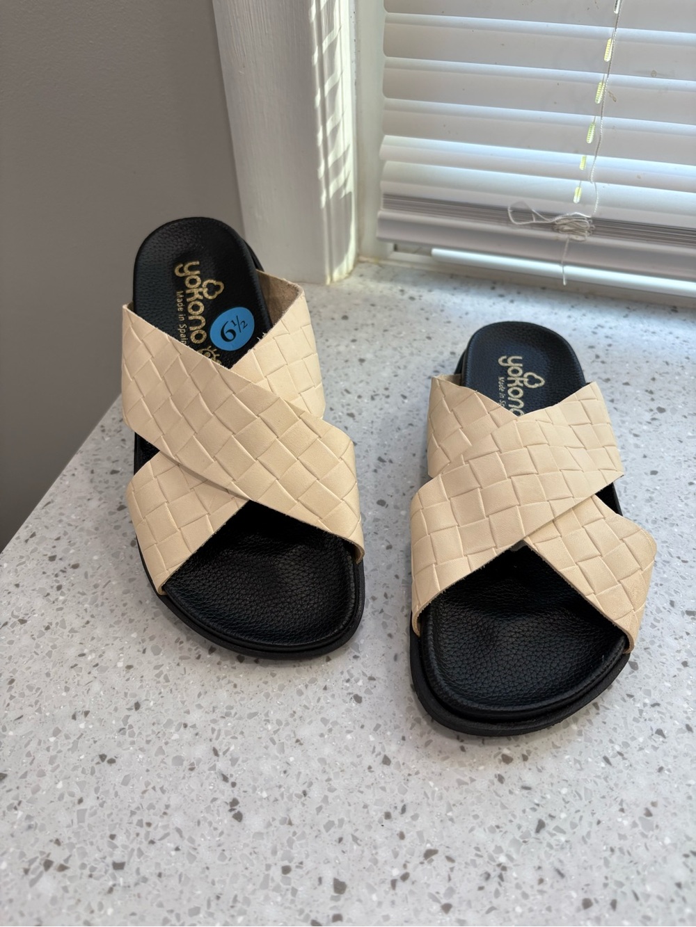 NWOT Yokono Cream Crisscross Slide Sandals